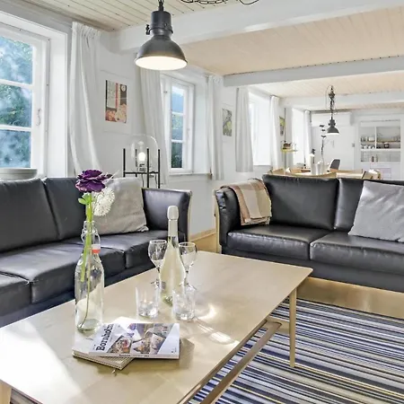 3 Bedroom Cozy In