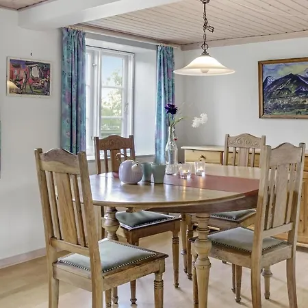 3 Bedroom Cozy In Holiday home