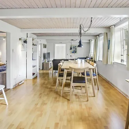 3 Bedroom Cozy In Holiday home