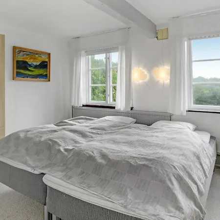 3 Bedroom Cozy In *